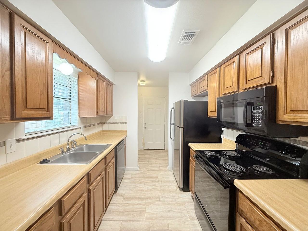 6101 Lake Joanne Dr #EGR - Photo 4 of 11