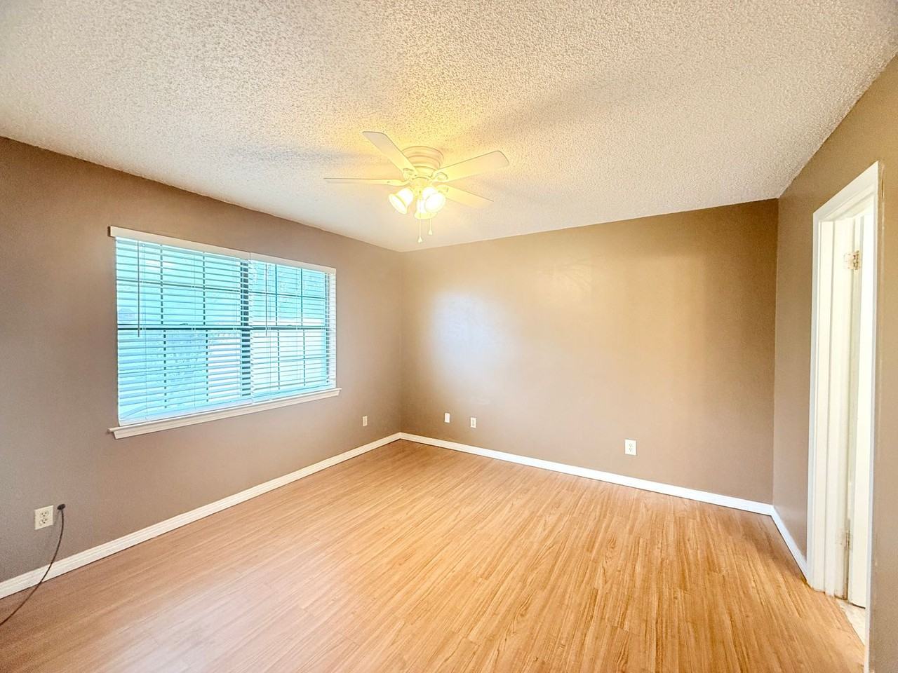 6101 Lake Joanne Dr #EGR - Photo 5 of 11