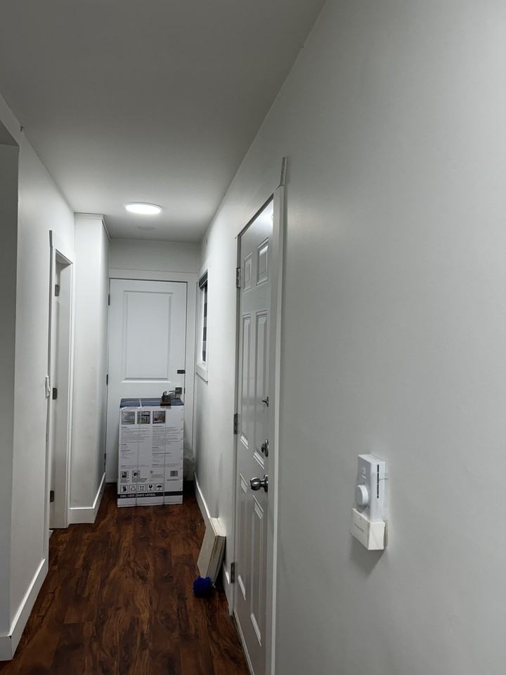 11485 96 Avenue side bsmt - Photo 2 of 8