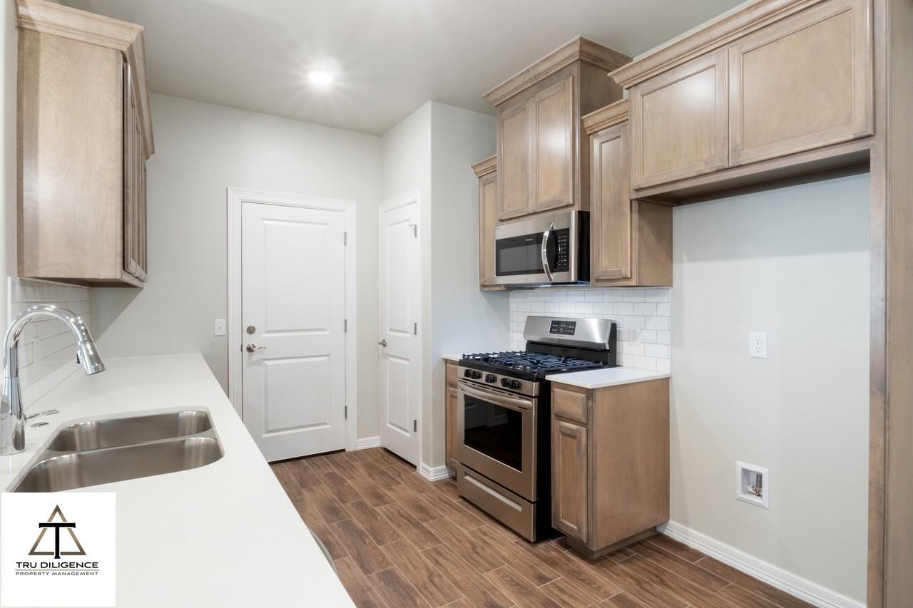 12925 Willow Villas Drive - Photo 3 of 19