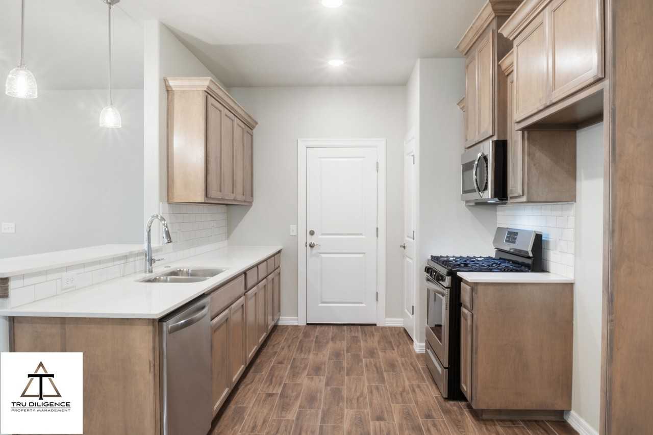 12925 Willow Villas Drive - Photo 4 of 19