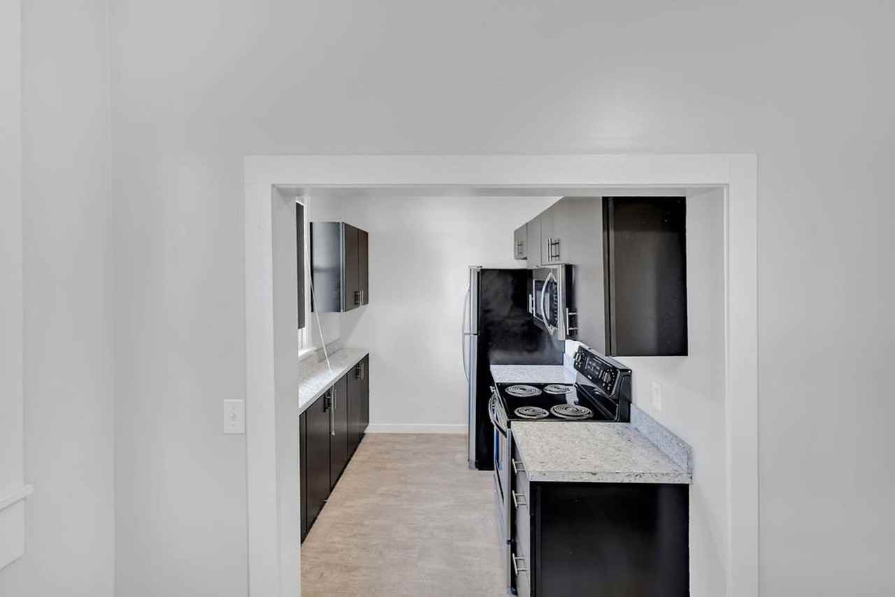 310 N Dunn St - Photo 3 of 15