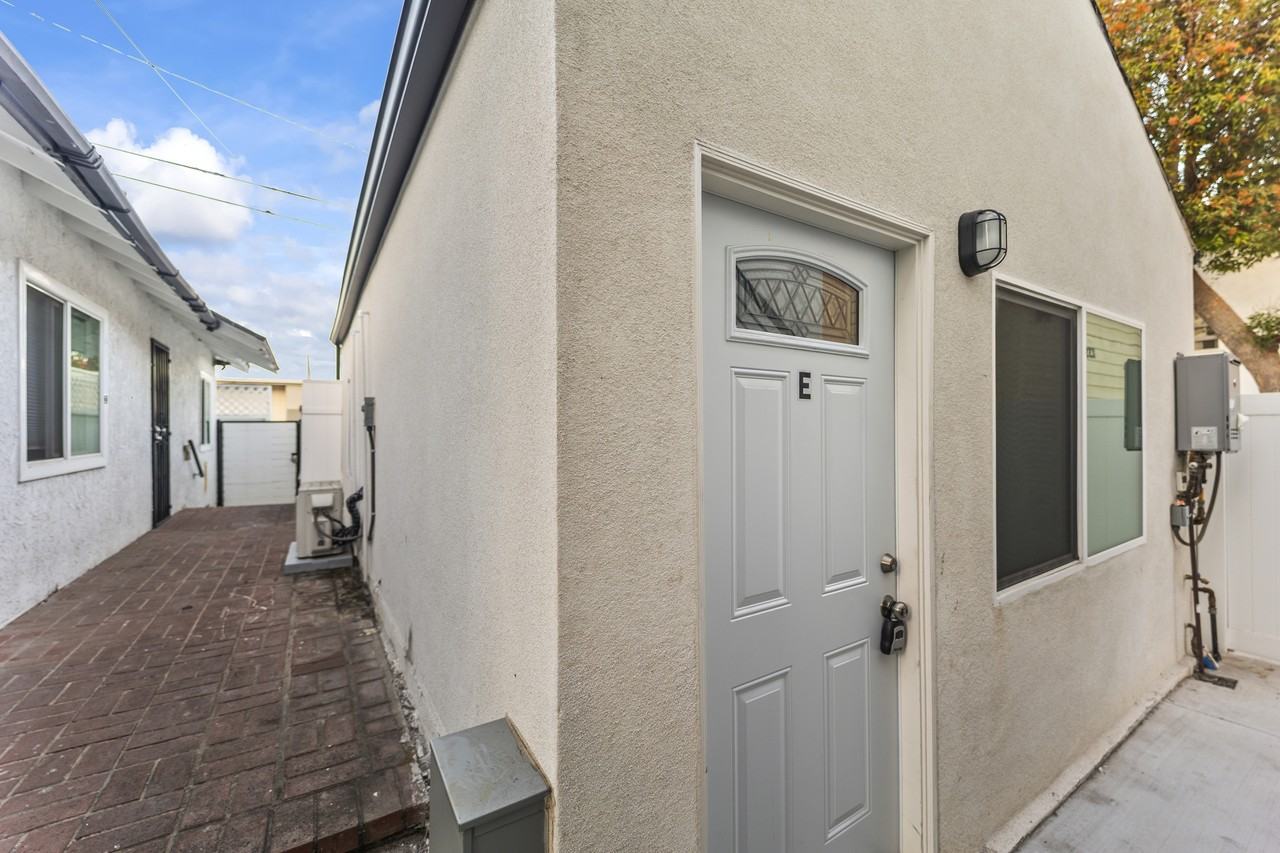 1327 23rd Street - Photo 2 of 8