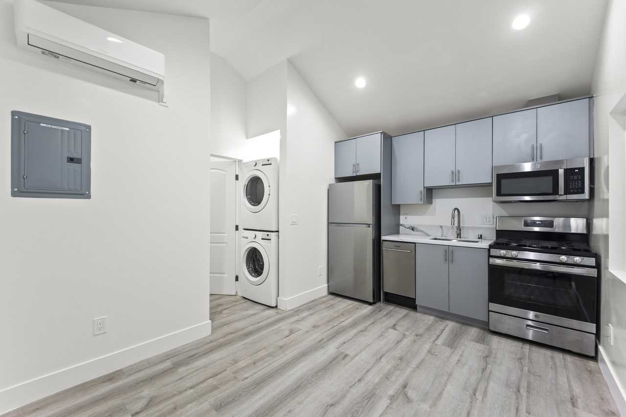 1327 23rd Street - Photo 3 of 8