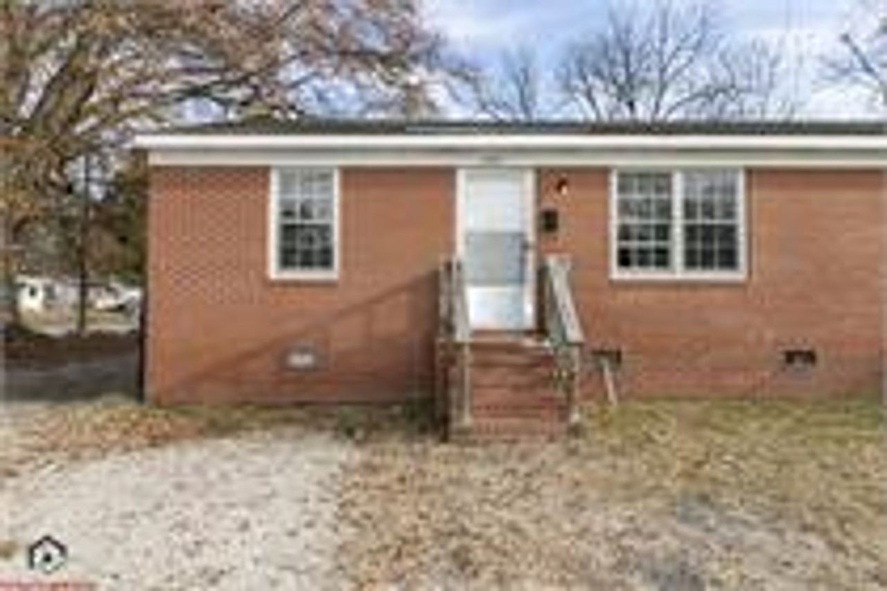 1201 S Grace St - Photo 3 of 4