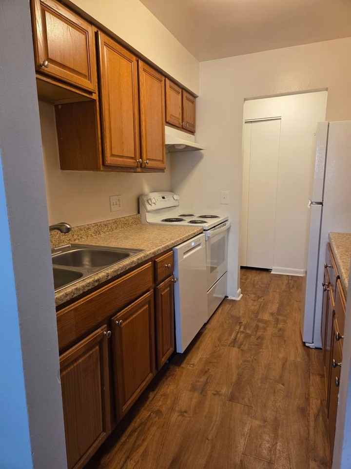 Wood Grove Place - Photo 6 of 17