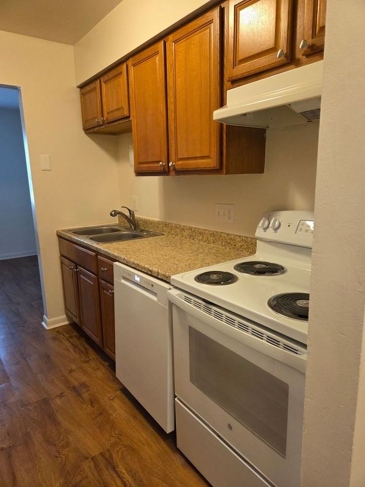 Wood Grove Place - Photo 7 of 17