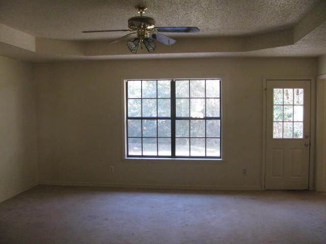 813 Royal Oak Ln - Photo 3 of 5
