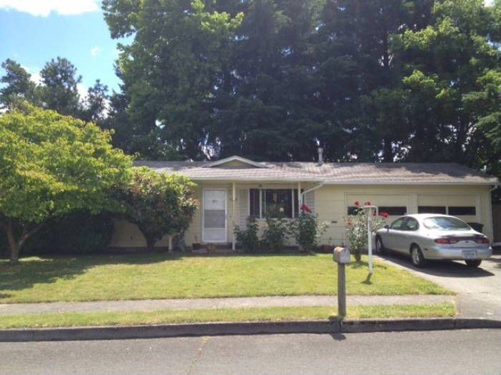 1240 Se 209th Ave - Photo 3 of 20