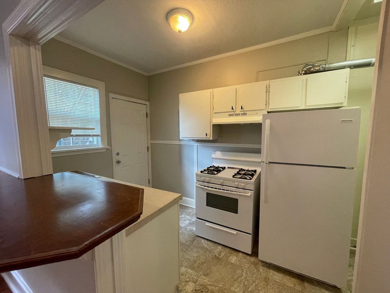 553 Gladstone Blvd #A - Photo 6 of 15