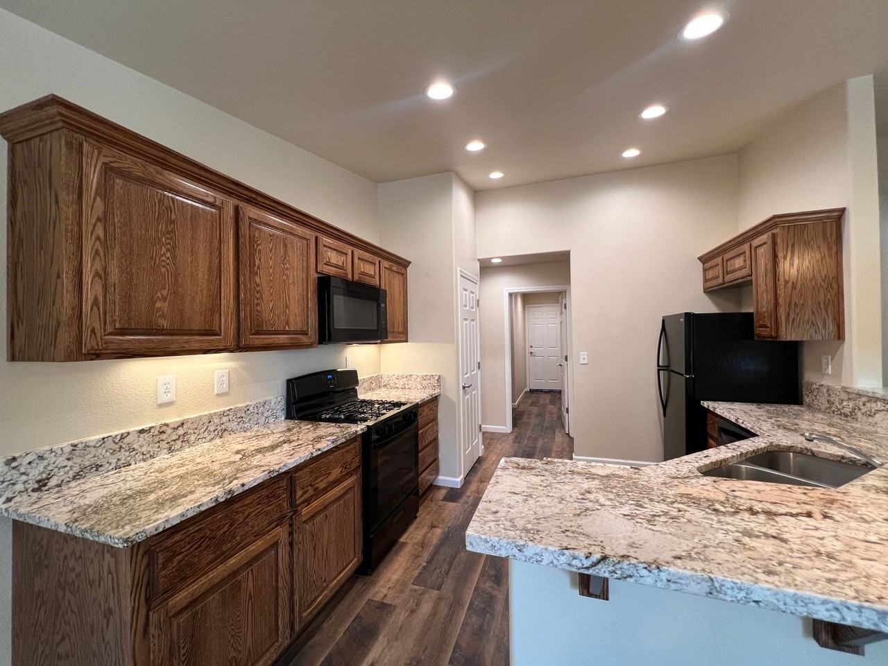 701 N Broadway St - Photo 3 of 41