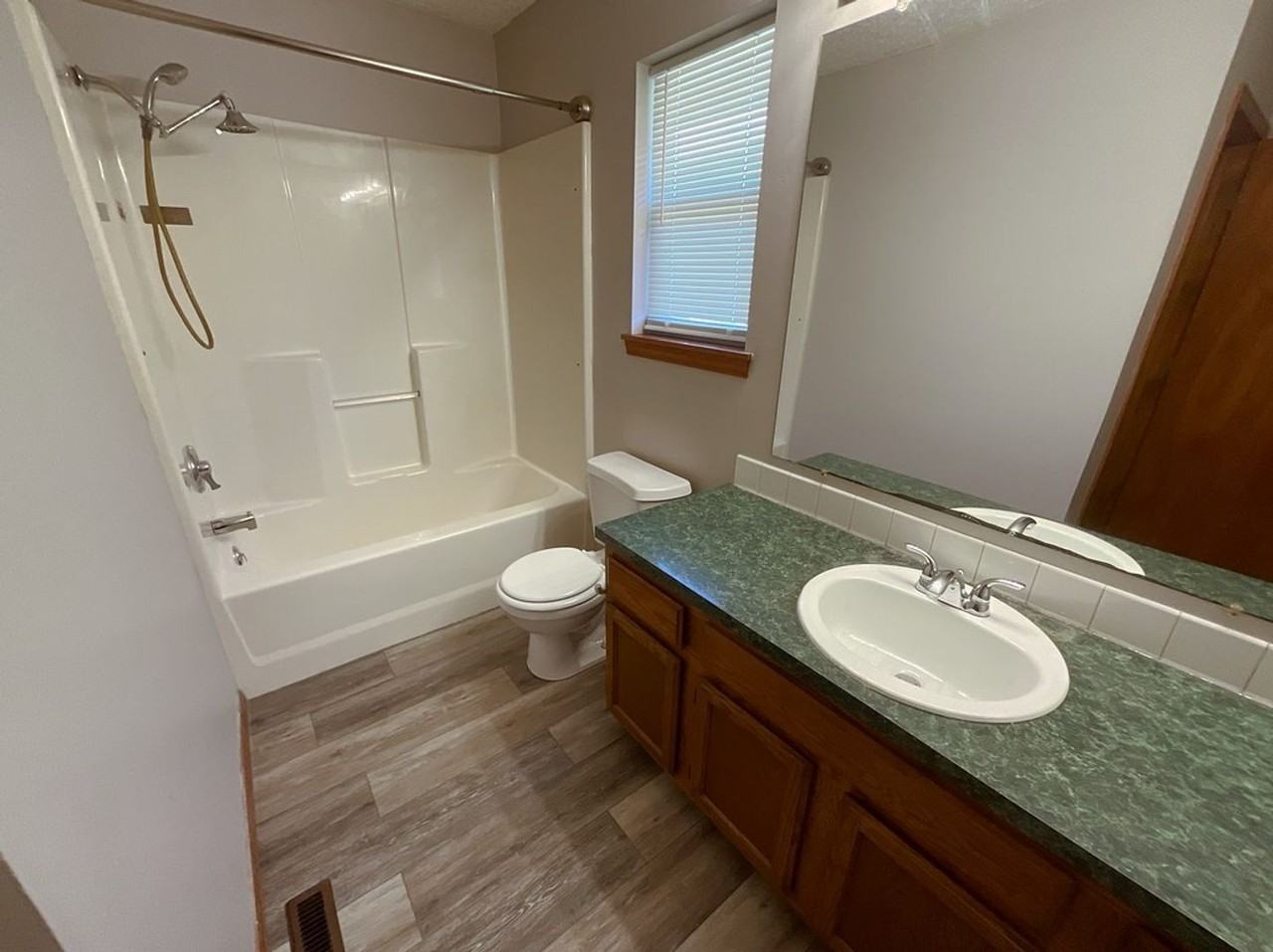 1014 E Scott St - Photo 5 of 11