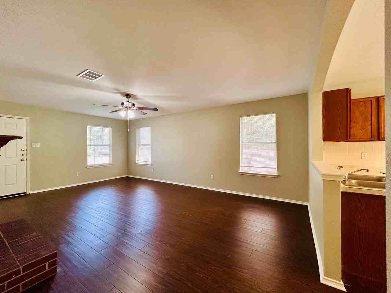 1144 Terra St - Photo 5 of 22