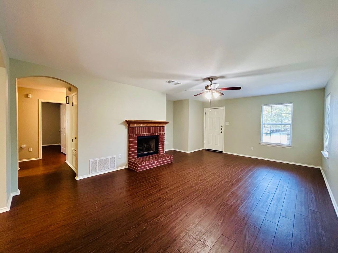 1144 Terra St - Photo 6 of 22