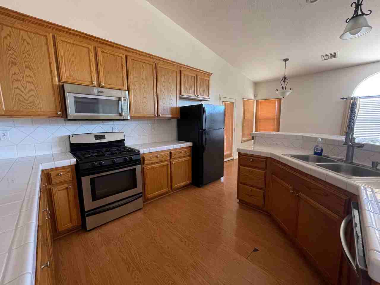 9440 Evelyn Ave - Photo 7 of 19