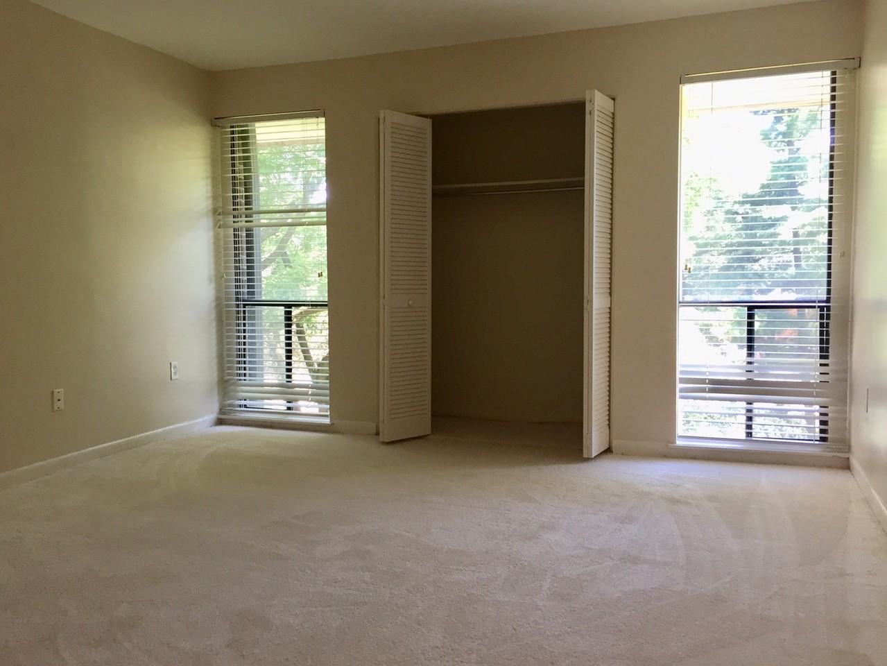 9802 Georgia Ave - Photo 4 of 7