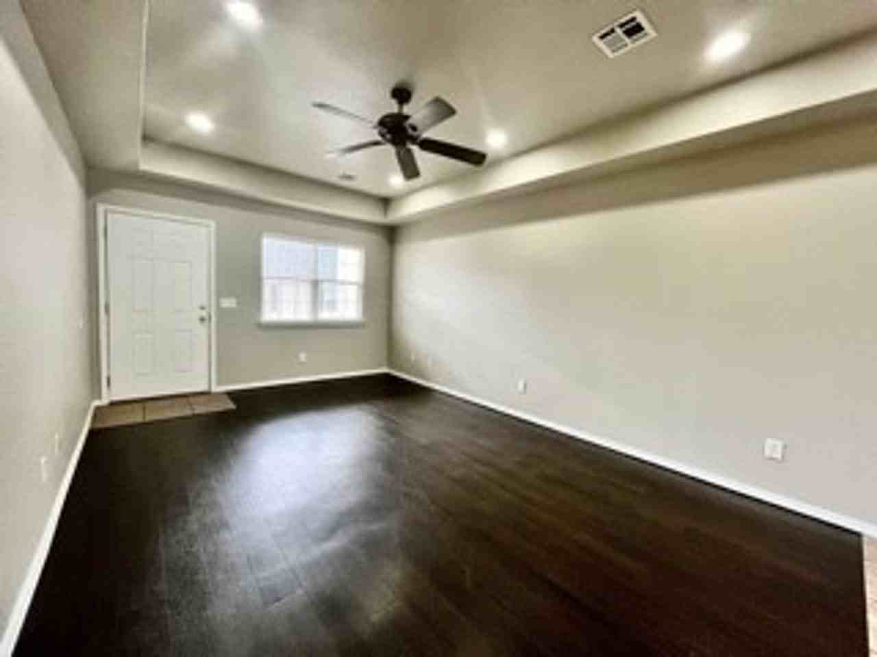 317 E Modoc Ave - Photo 2 of 25