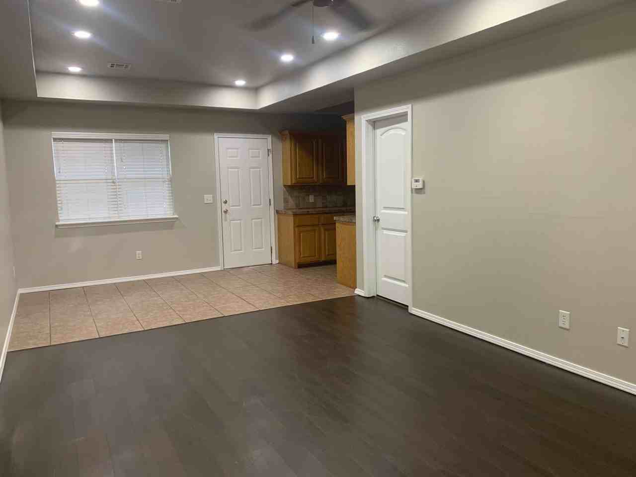 317 E Modoc Ave - Photo 3 of 25