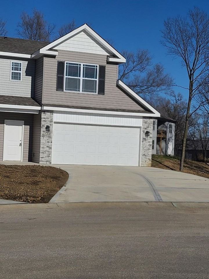 114 Ryan Ct - Photo 2 of 19