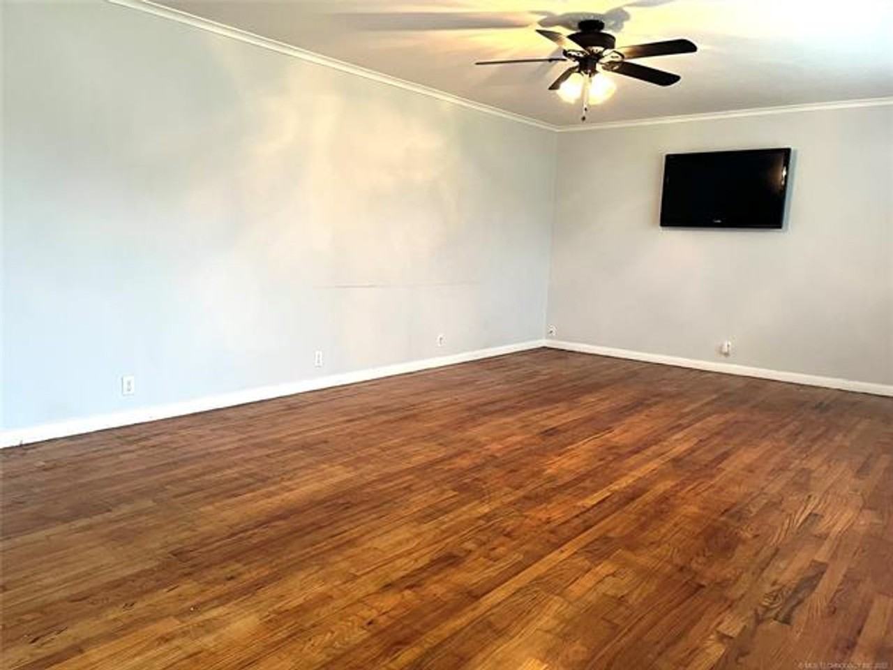 1305 S 9th St - Photo 2 of 4