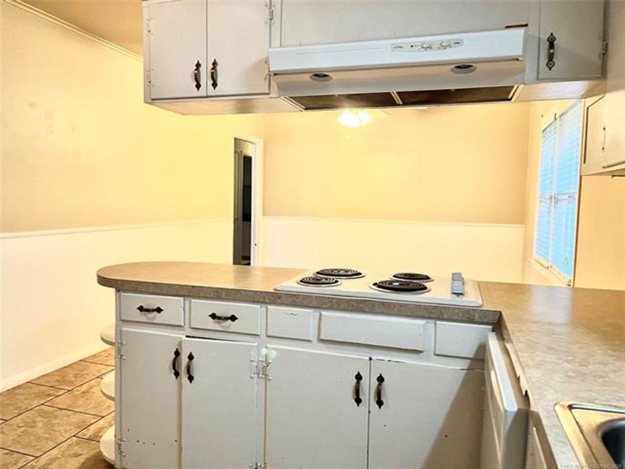 1305 S 9th St - Photo 3 of 4