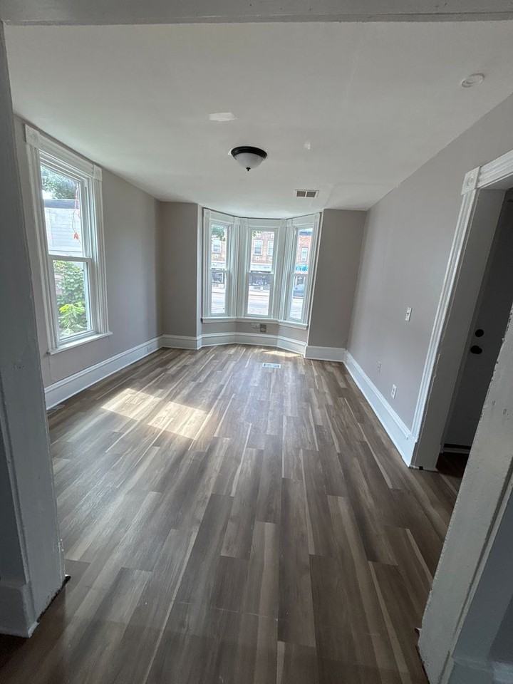 2711 Lyndale Ave S - Photo 2 of 11