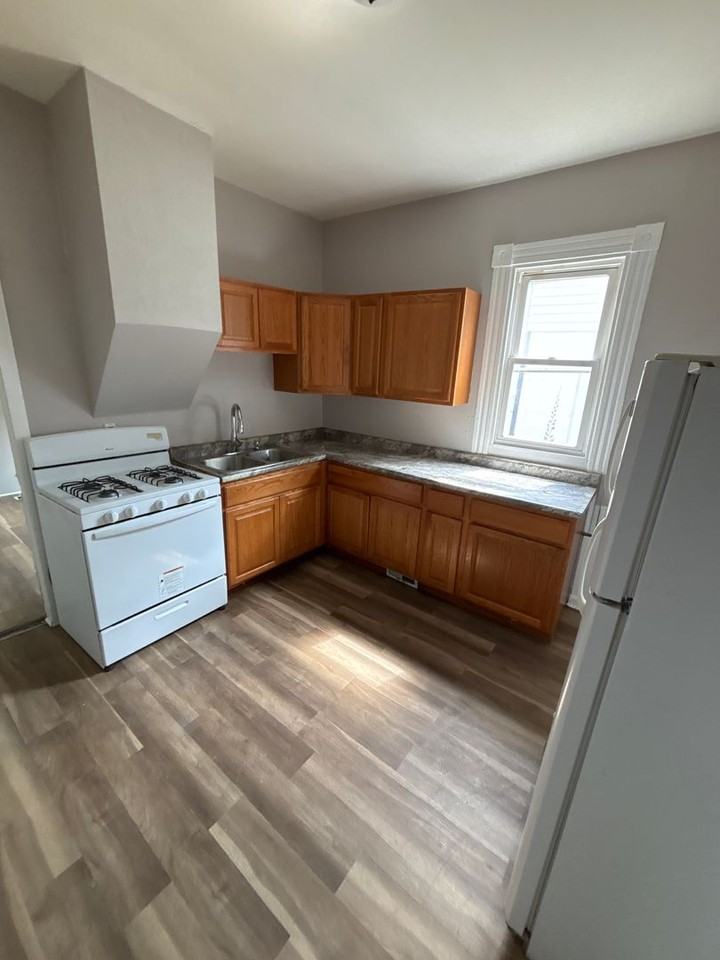 2711 Lyndale Ave S - Photo 3 of 11