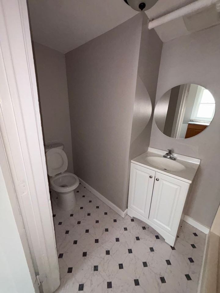 2711 Lyndale Ave S - Photo 4 of 11