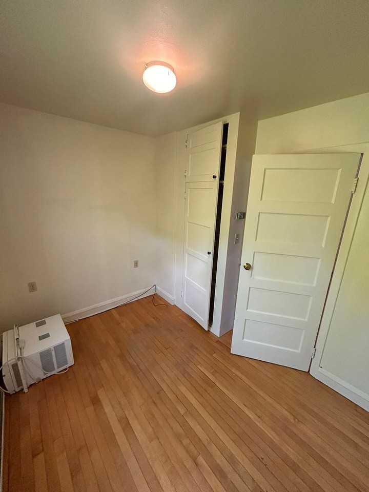 120-126 North Willard St - Photo 5 of 11
