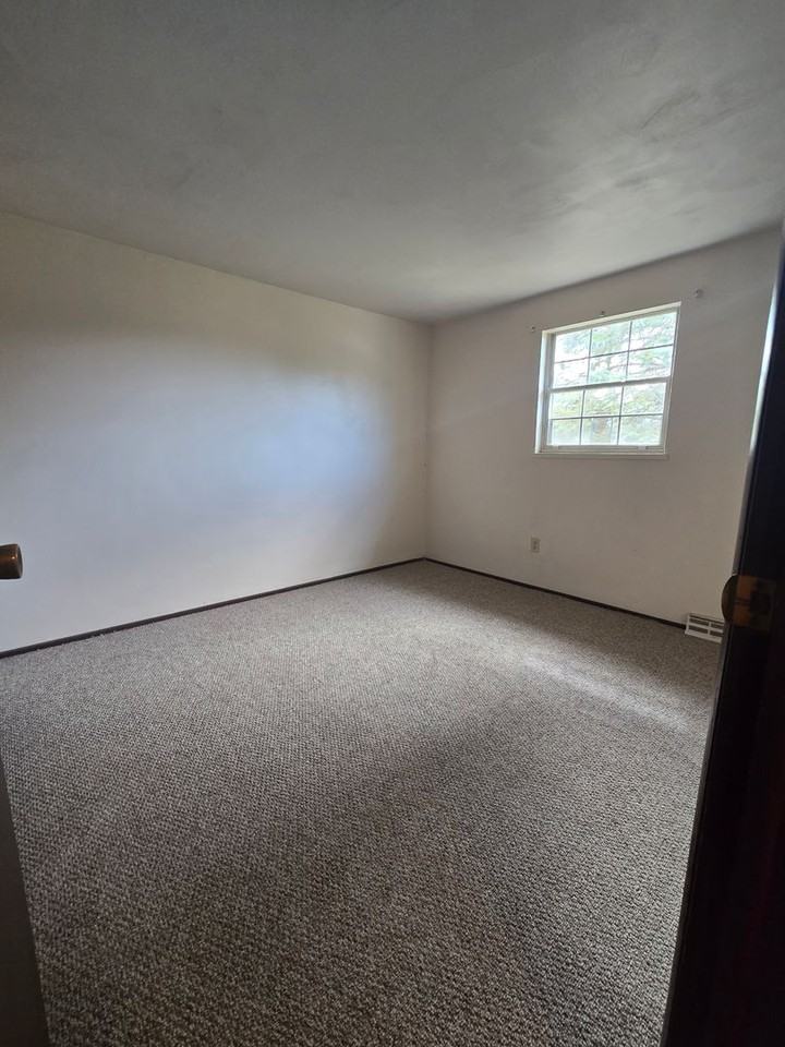 Parkridge Dr - Photo 4 of 8