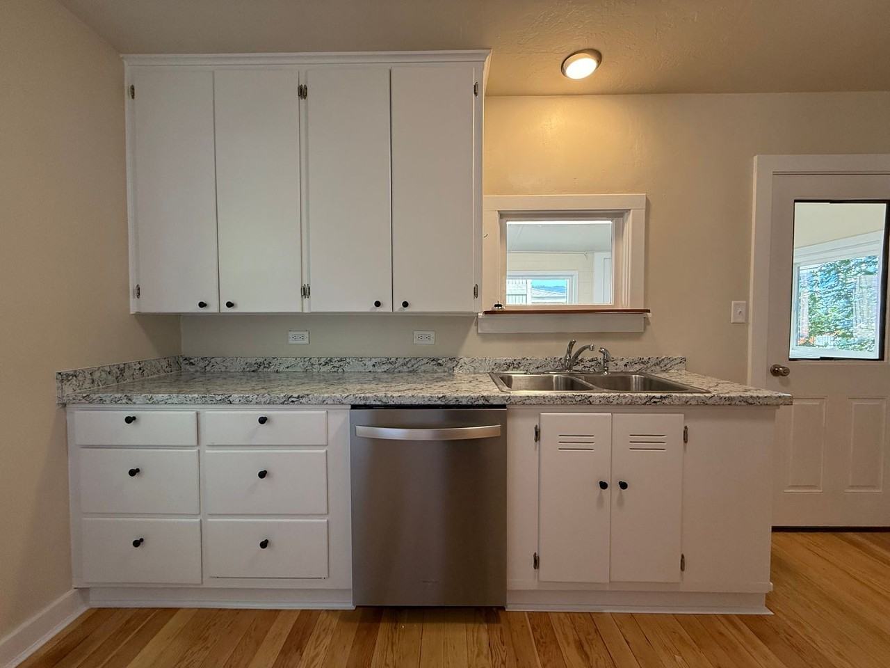 1071 E Main St - Photo 7 of 21