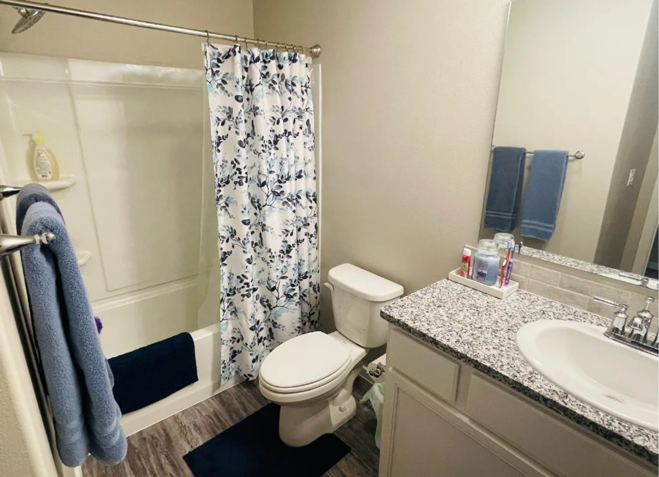 2109 N Avenue J #B - Photo 2 of 8