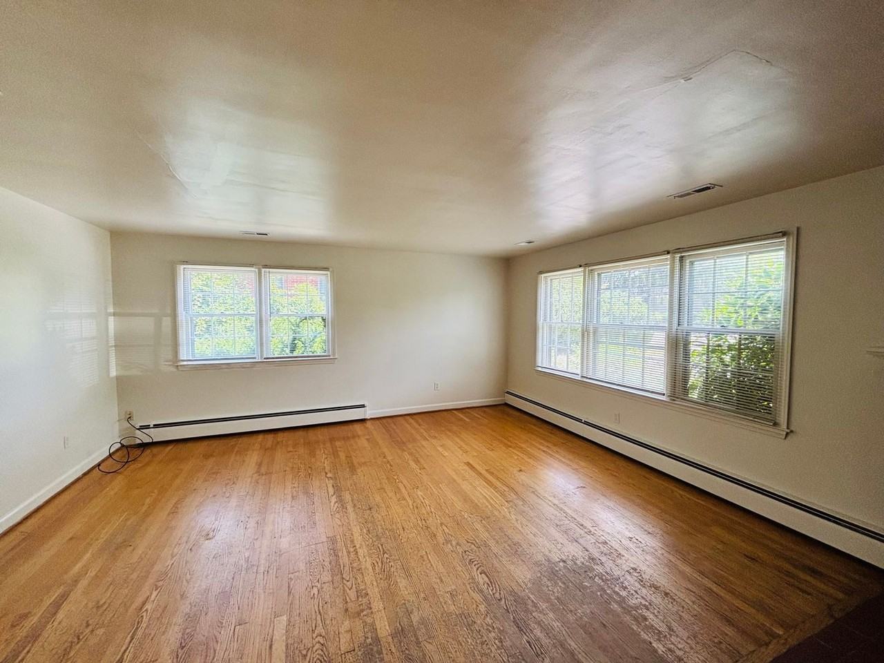 406 Eastview Ter - Photo 2 of 19