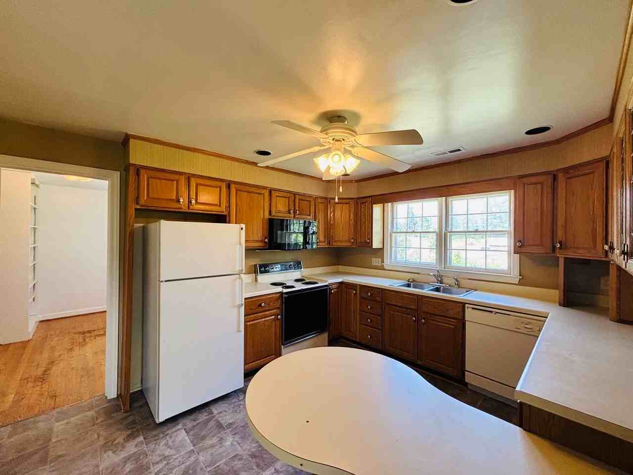 406 Eastview Ter - Photo 5 of 19