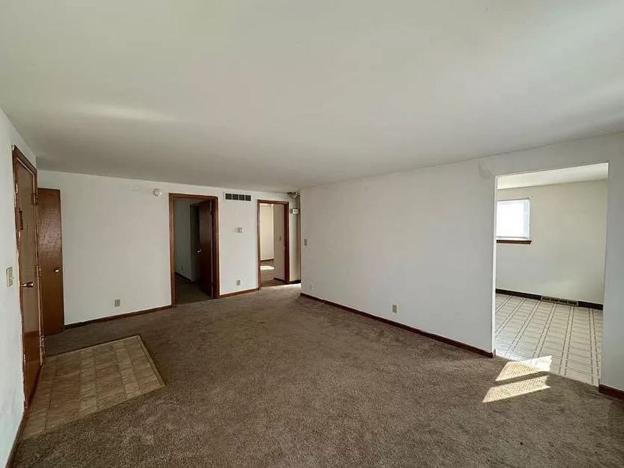 2 Bedroom with Patio and large backyard - Photo 2 of 10