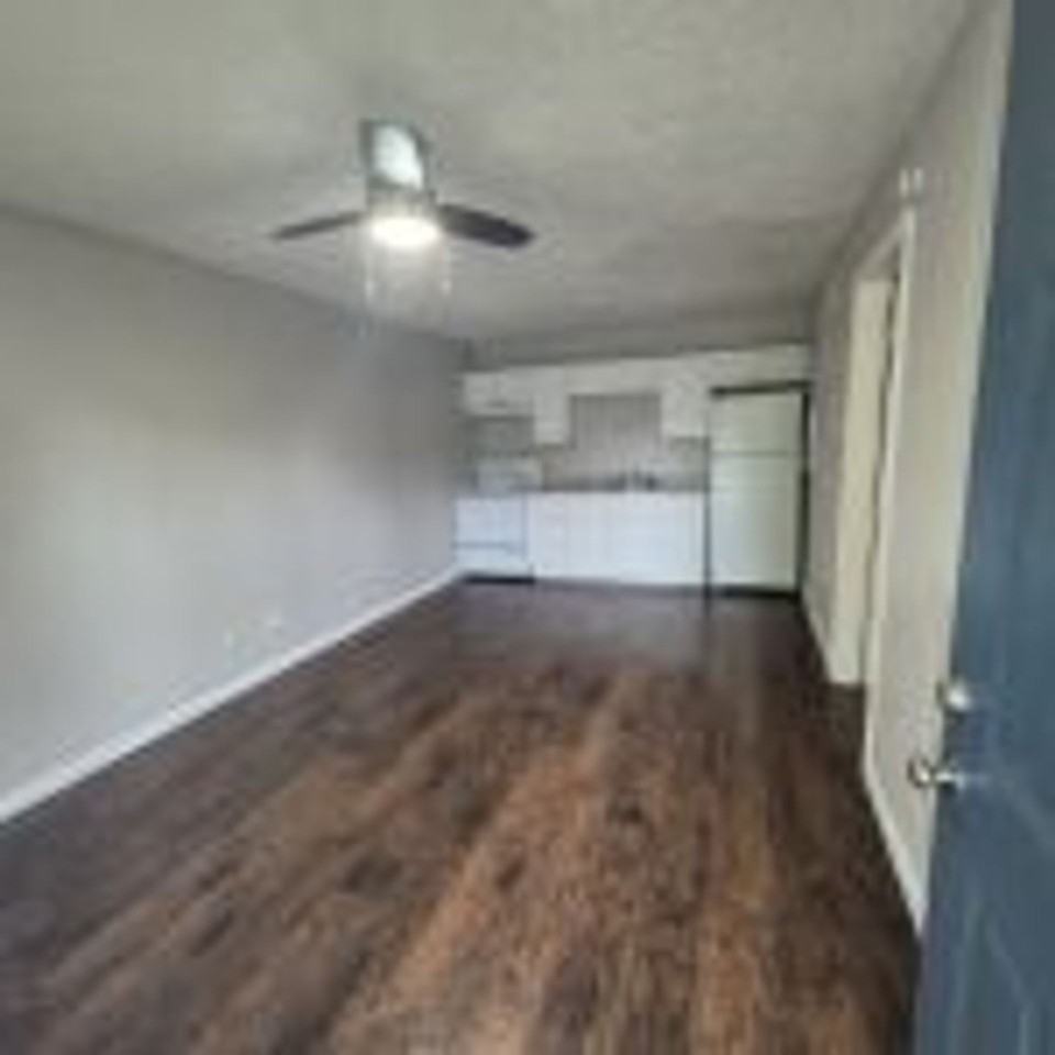 925 North 26th Street (Jefferson Apartments) - Photo 3 of 10