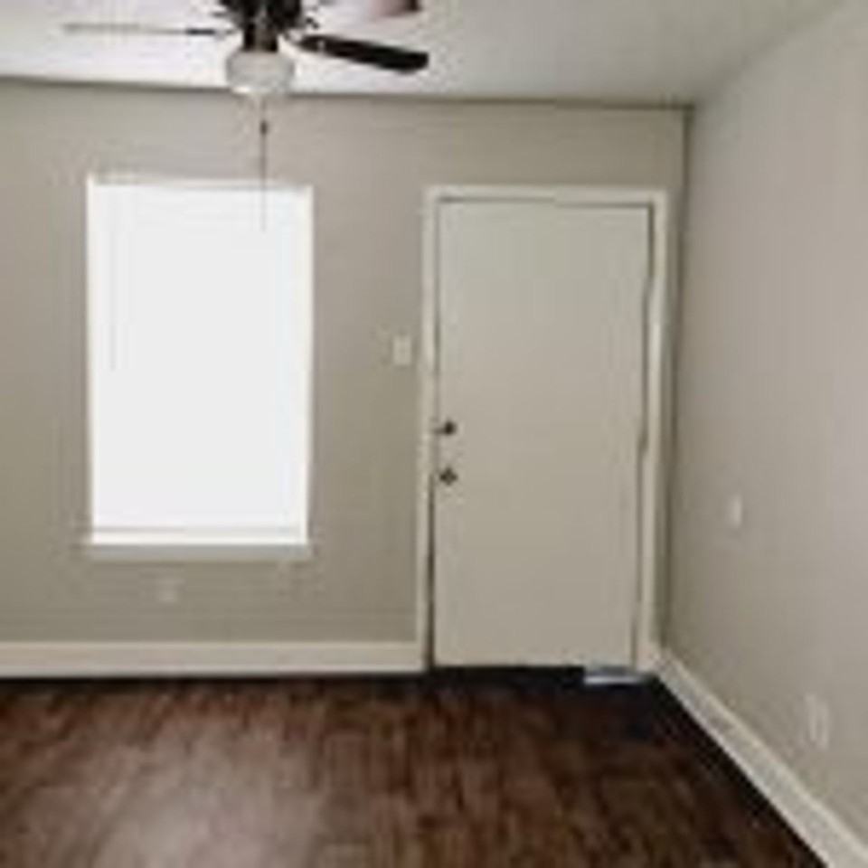 925 North 26th Street (Jefferson Apartments) - Photo 6 of 10