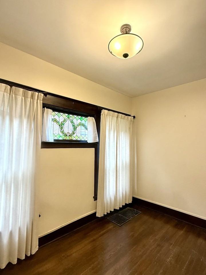 216 Lafayette Ave NE - Photo 2 of 25