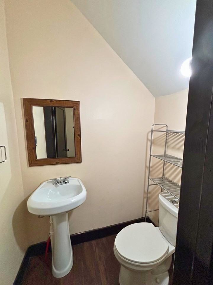 216 Lafayette Ave NE - Photo 3 of 25