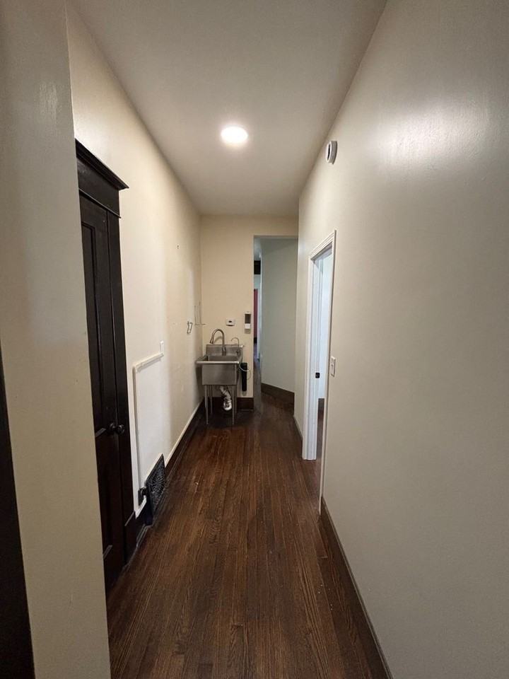 216 Lafayette Ave NE - Photo 4 of 25