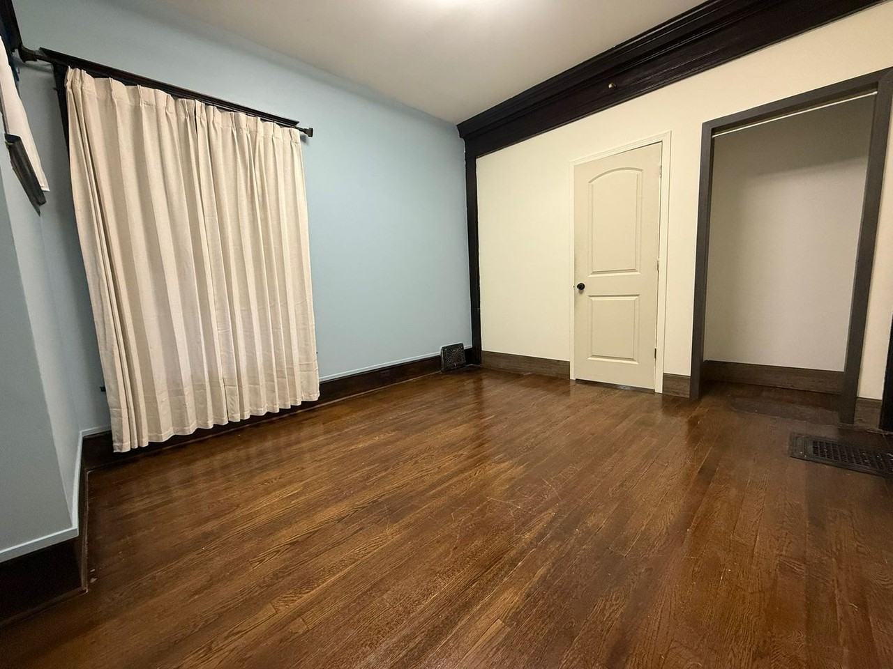 216 Lafayette Ave NE - Photo 5 of 25