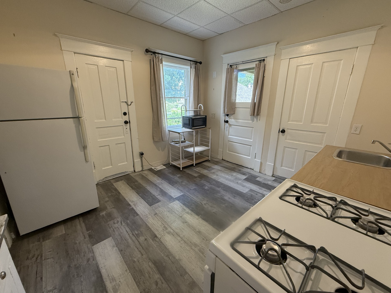 216 Lafayette Ave NE - Photo 6 of 25