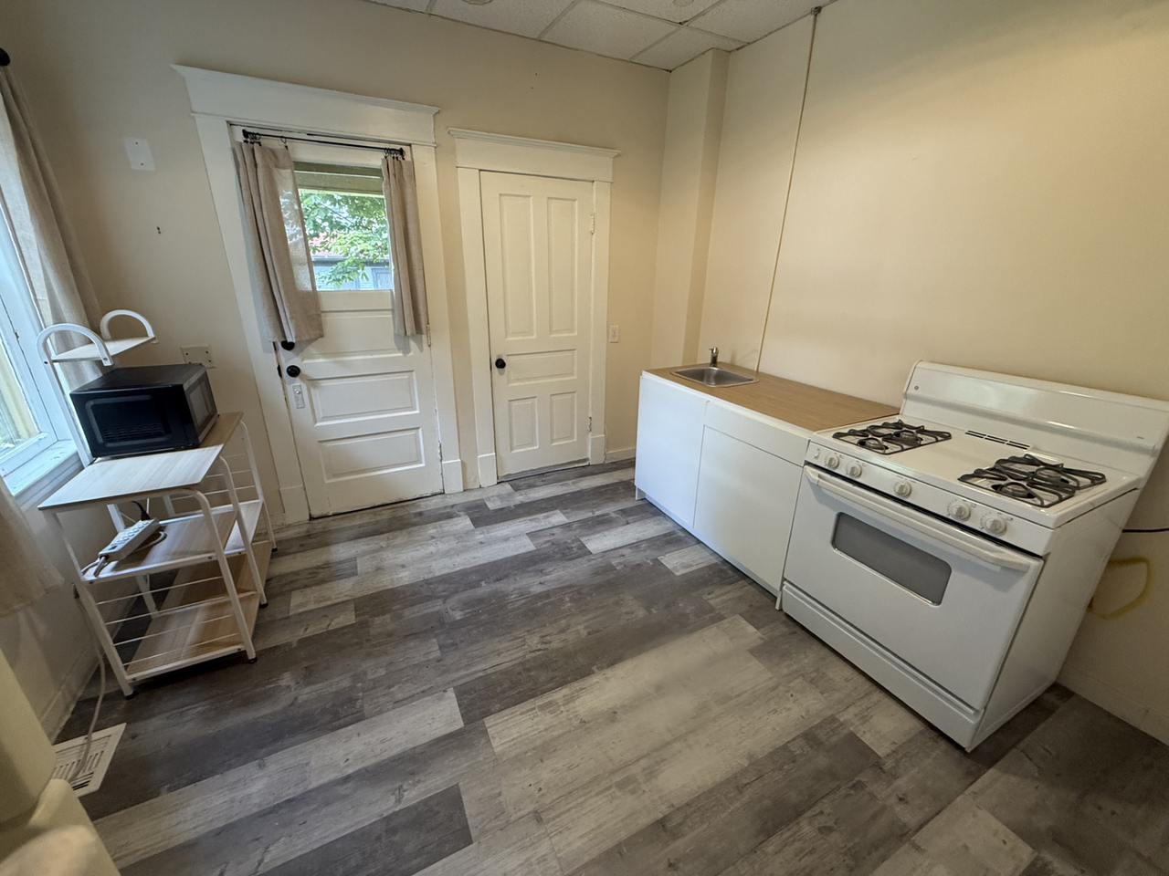 216 Lafayette Ave NE - Photo 7 of 25