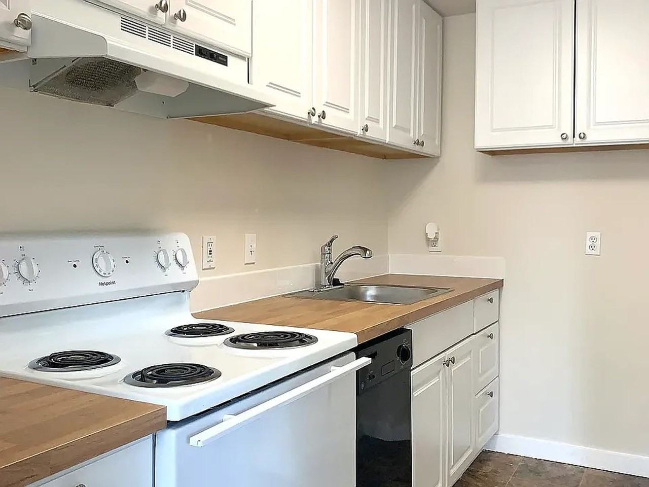 Renovated Apartments at Cedar Lane | Updated Kitchens & LVP Flooring | 1 Month Free! - Photo 6 of 18