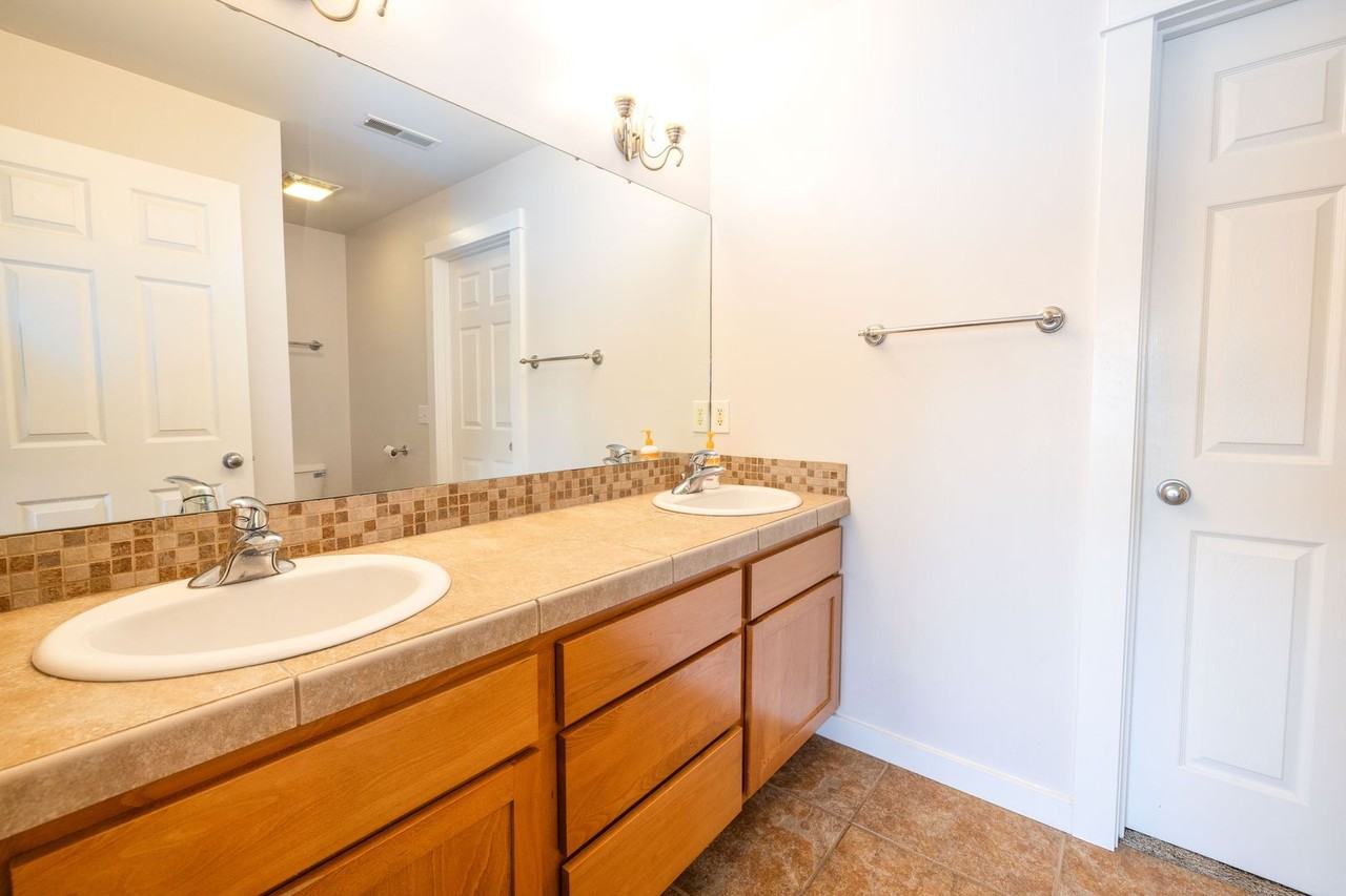 257 Kimball Ave - Photo 7 of 14