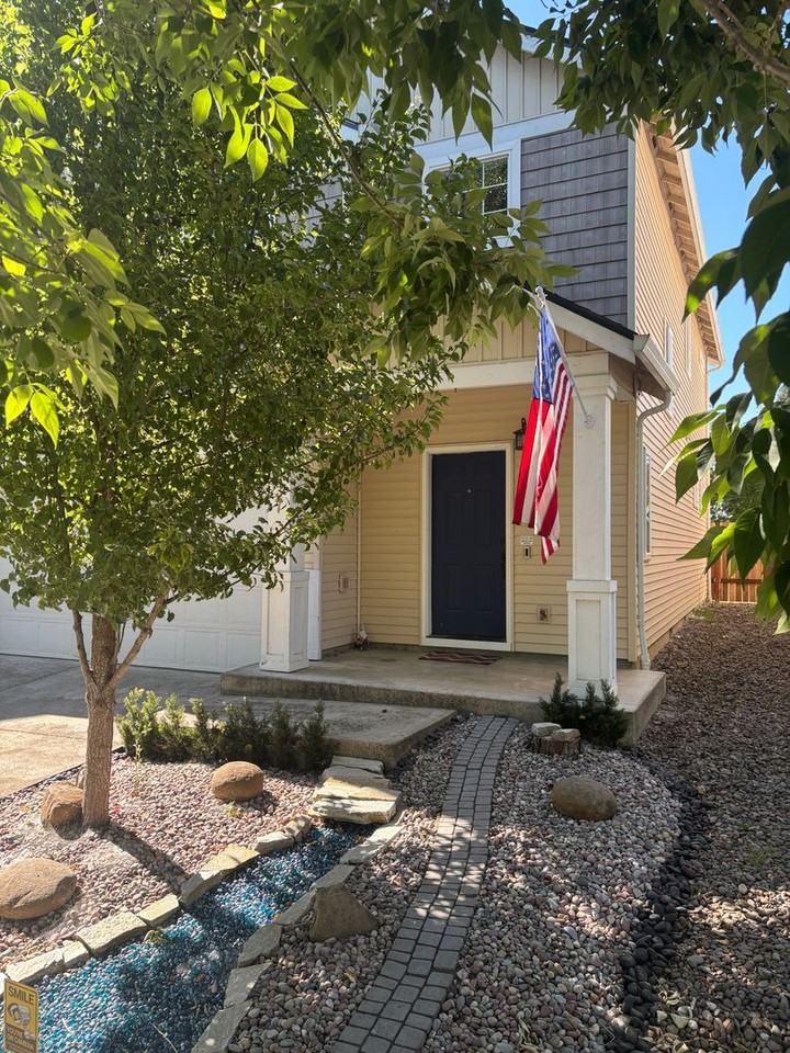 1337 Marigold Dr - Photo 2 of 20