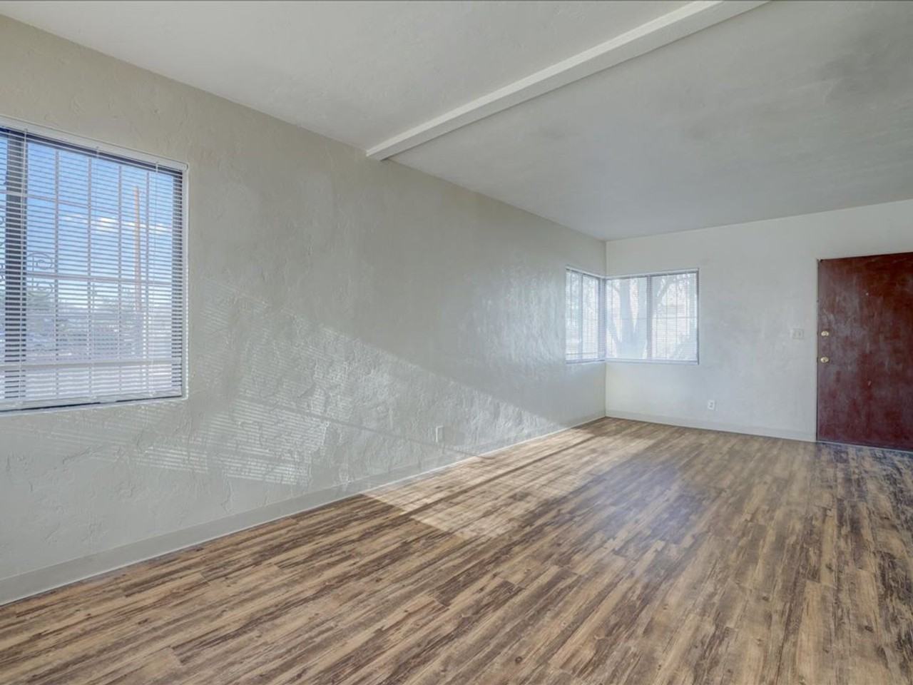 1411 N Mountain Ave - Photo 5 of 18