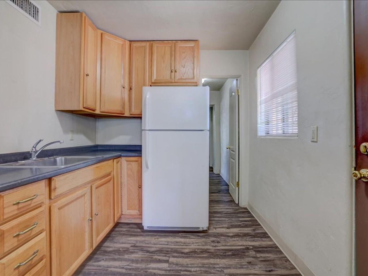 1411 N Mountain Ave - Photo 7 of 18