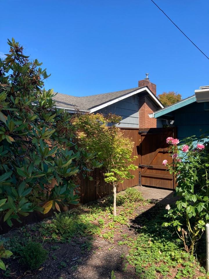 11934 Ne Knott St - Photo 5 of 26