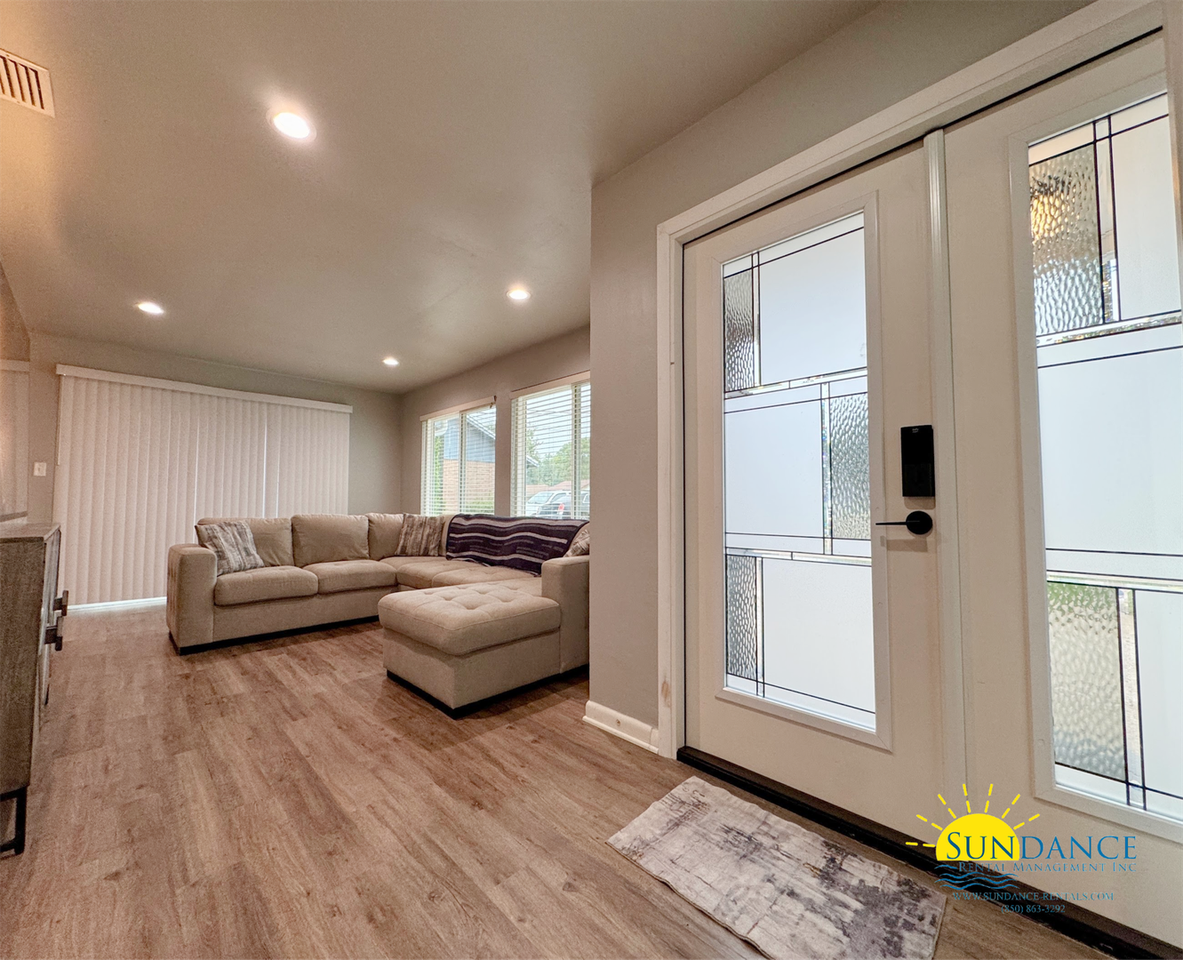 911 Rue De La Savoie - Photo 2 of 19